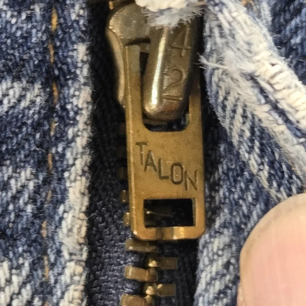 Levis 9960 important